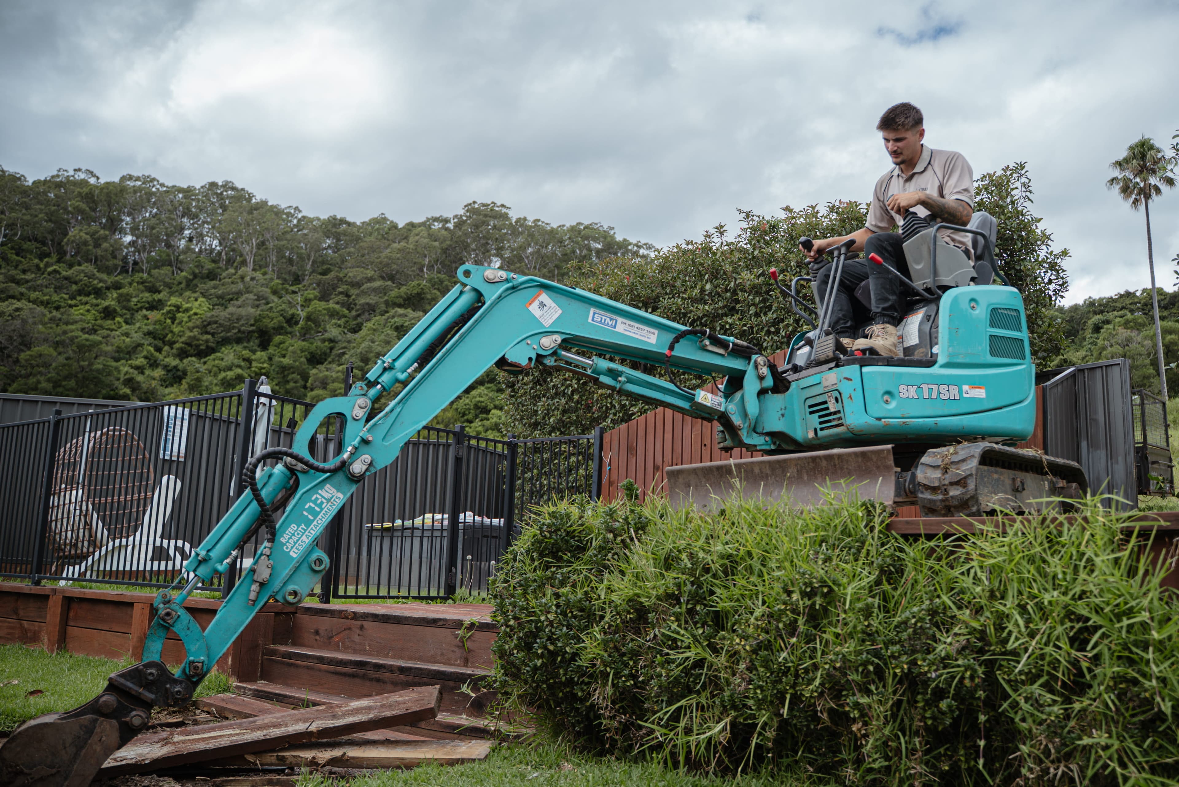 Team drilling wall supports